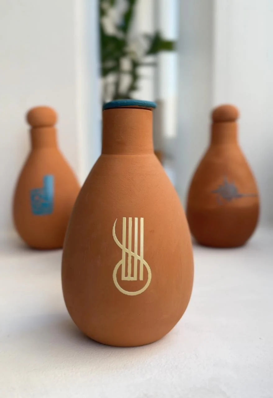 Clay bottle AlkaOla gold lines design